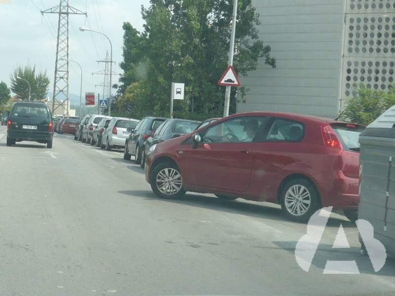 A un turismo, ¿le está permitido circular si tiene roto el espejo retrovisor…