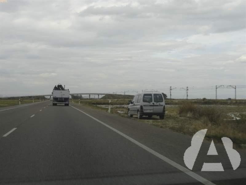 El conductor de un vehículo que se encuentre inmovilizado por avería, fuera de…
