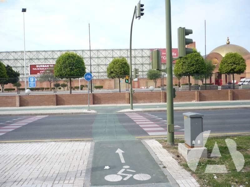 En las proximidades de vías de uso exclusivo de ciclos, ¿qué precauciones se…