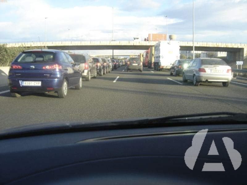 Cuando el tráfico sea fluido, ¿qué precaución deberá adoptar el conductor del…