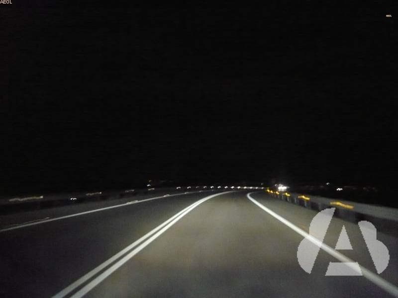 Un turismo circula a 40 km/h por una travesía insuficientemente iluminada, ¿qué…