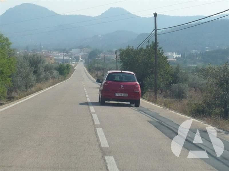 ¿Está permitido circular sobre una marca longitudinal discontinua si circula…