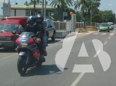 Al circular con un turismo, ¿qué debe hacer para reducir la probabilidad de…