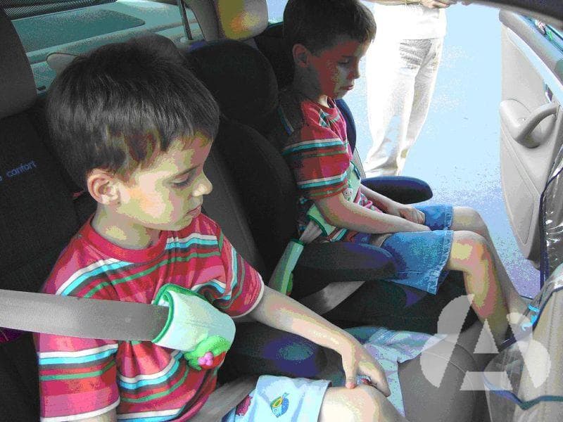 En caso de accidente, ¿es peligroso que los ocupantes de los asientos traseros…