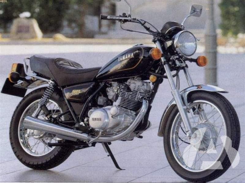 Se define como motocicleta al automóvil...