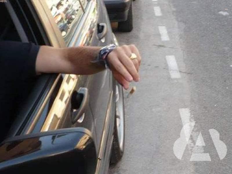 Durante la conducción, ¿está permitido arrojar la colilla de un cigarro a la…