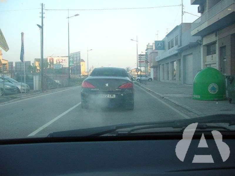 Un vehículo expulsa humo por encima de los limites establecidos, ¿le está…