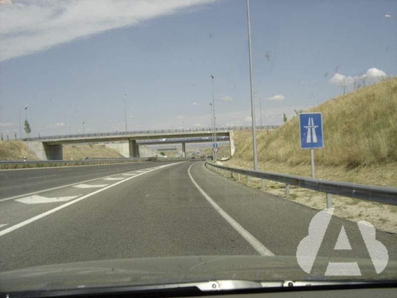 Se prohíbe circular por autopistas a los...